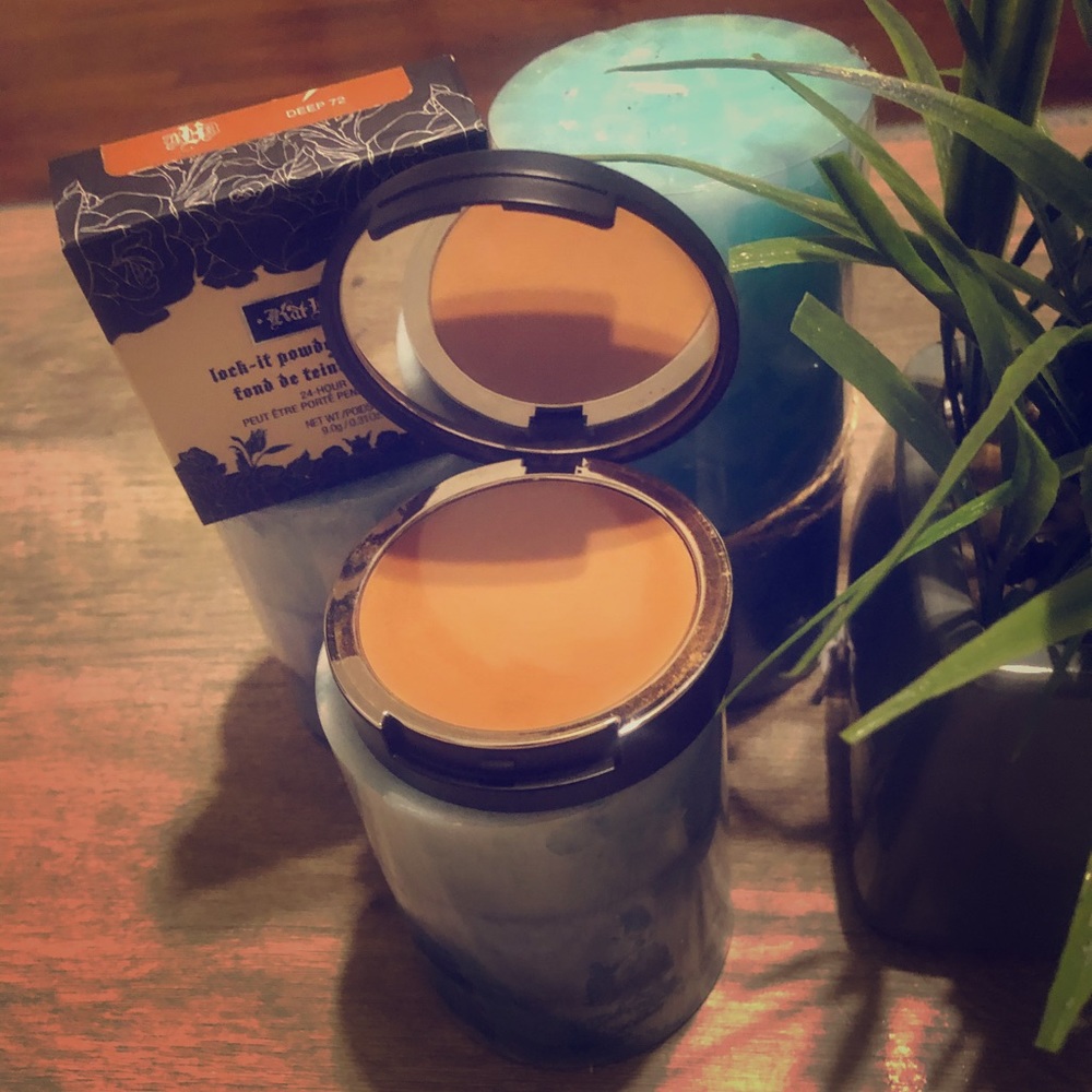 Kat Von D lock it power foundation